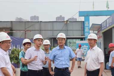 集團(tuán)公司董事長鄧華帶隊(duì)前往內(nèi)江市、隆昌市考察紡織、糧食儲運(yùn)、撬裝加油等項(xiàng)目