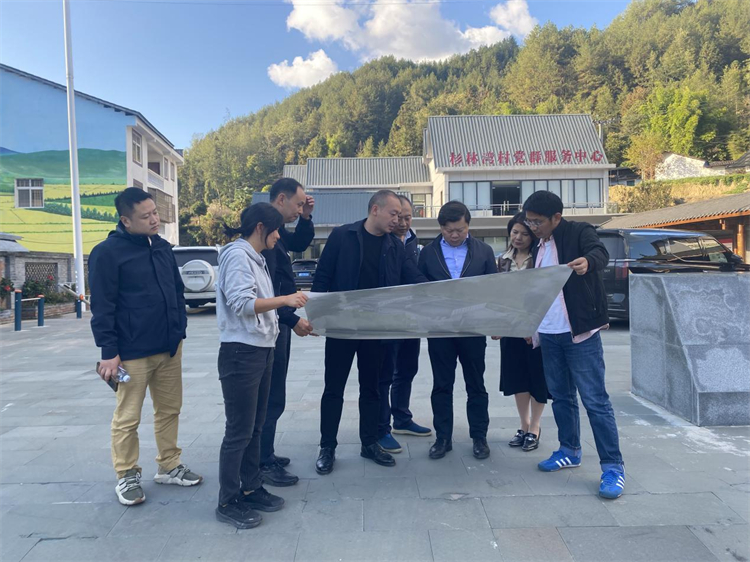 省供投集團總裁鄧俊一行調研基地運營及黑雞產業發展工作